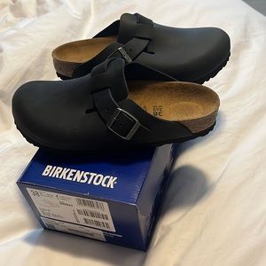 Brand new never worn Birkenstock Boston in oiled leather black
